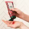 The Body Shop Strawberry Shower Scrub (200 ml)